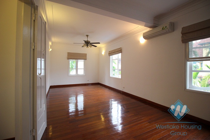 Big and nice yard house with swimming pool for rent in Tay Ho area 
